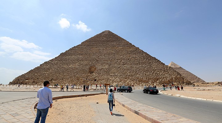 Mısır'da piramitlerde turistleri taciz eden 13 çocuk tutuklandı
