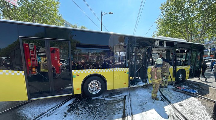 Fatih'te tramvayla İETT otobüsü çarpıştı: Yaralılar var