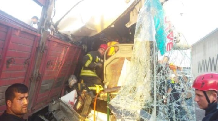 Manisa'da kaza: 1 ölü, 7'si ağır 30 yaralı