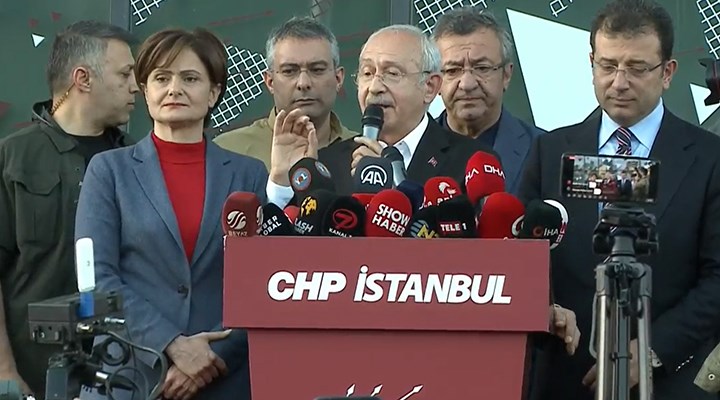 CHP İstanbul İl Başkanlığı önünde 'Kaftancıoğlu'na destek gösterisi