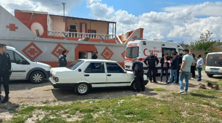 Kayseri'de bir erkek annesi ile komşu kadını silahla vurarak yaraladı