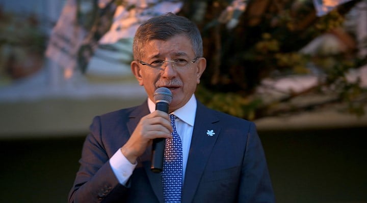 Davutoğlu: AKP’de hala yönetimde olan birisi geçen karşılaştığımızda samimi bir şekilde şikayet etti