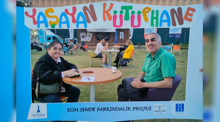 İzmir'de 'Yaşayan Kütüphane' etkinliği: Engellilik alanında çalışanlar 'kitap' oldu