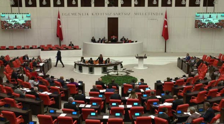 CHP’li vekil yurttaşın torpil iddiasını Meclis'te paylaştı: Benden 100 bin TL istendi