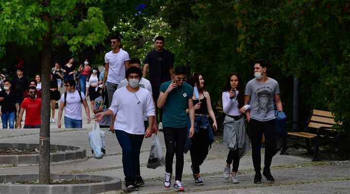 İlk defa oy kullanacak genç seçmenler anketi: CHP, AKP'ye fark attı