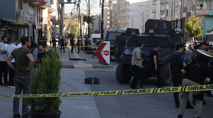 Cizre'de cadde üzerinde araçtan ateş açıldı: 1 ölü, 1 yaralı