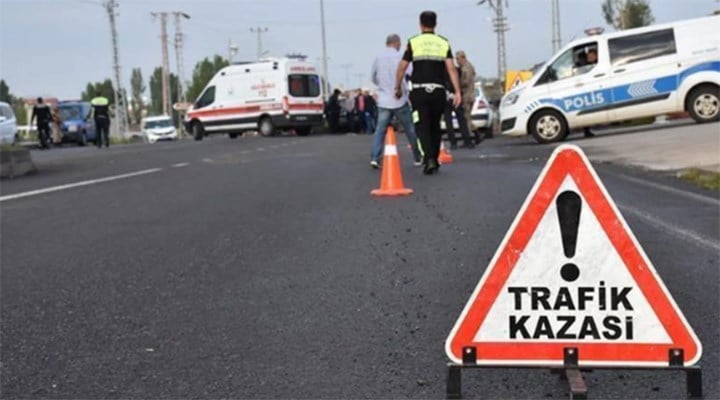 Hakkari'de trafik kazası: Vali yardımcısı ve kaymakam yaralandı
