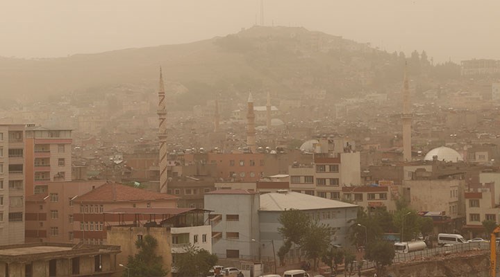 Şırnak ve Siirt'te toz taşınımı etkisi sürüyor: Kimler için tehlike oluşturuyor?