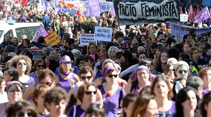 Kadınların zaferi: İspanya'da rıza dışı ilişki tecavüz sayıldı