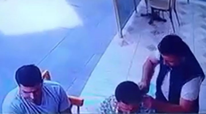 Börekçiye giren saldırgan içeride oturan kişinin kulağını kesti