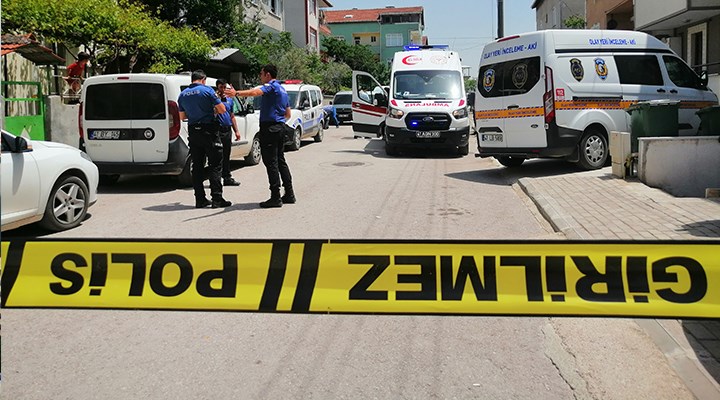 Kocaeli'de bir erkek, boşanma aşamasında olduğu kadını öldürüp kızını yaraladı