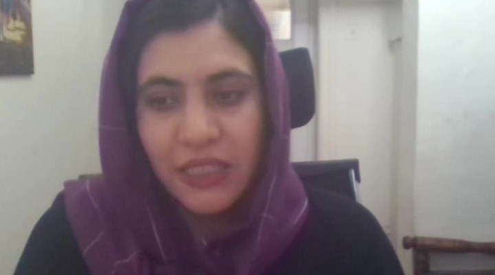 Afganistan'daki kadın gazeteciler televizyona burkayla çıkıyor: 'Yakında Taliban bütün gücümüzü alacak'