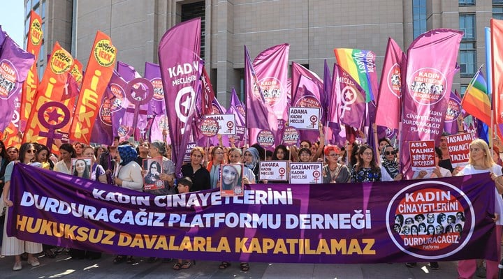 Kadın Cinayetlerini Durduracağız Platformu’na kapatma davası: 36 baro ve 280 avukatın müdahillik talepleri reddedildi, dava ertelendi