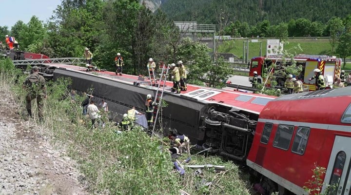 Almanya'daki tren kazasında ölenlerin sayısı 5'e yükseldi