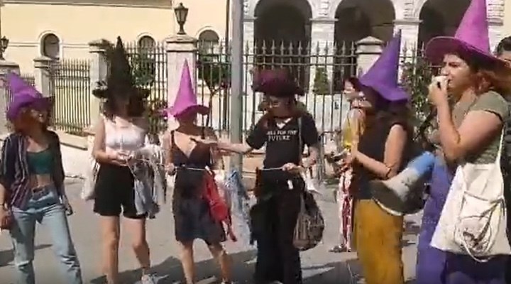 Kadın sanatçılara yönelik engellemeyi protesto eden 5 kadın gözaltına alındı