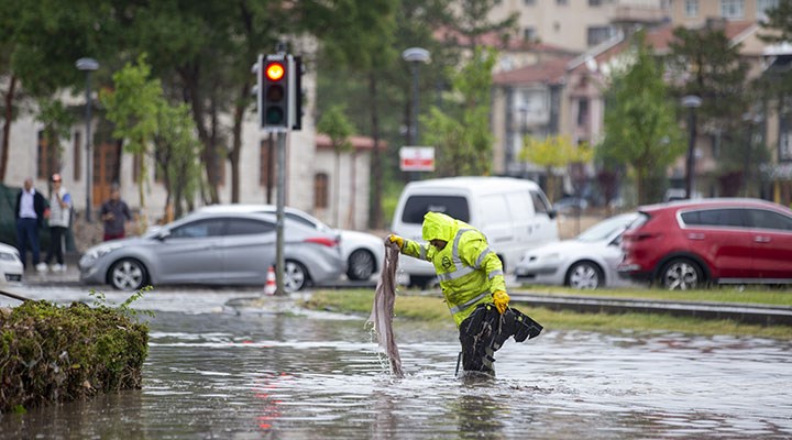 Ankara'da şiddetli yağış devam edecek: "Ani sel, su baskını, hortum görülebilir"