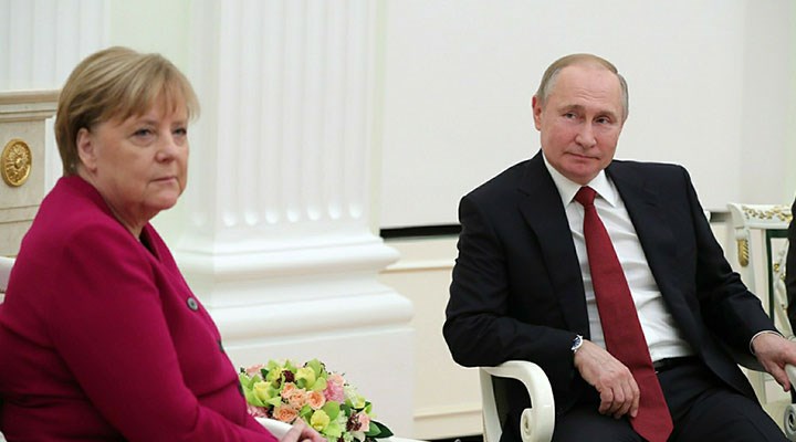 Suskunluğunu bozan Merkel, partisinin Rusya eleştirilerini reddetti: "Putin'e hiçbir zaman güvenmedim"