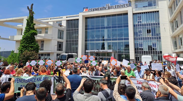Çekmeköy'de halk yapılaşma ısrarına karşı belediye önünde toplandı: Bu oyunu bozacağız!