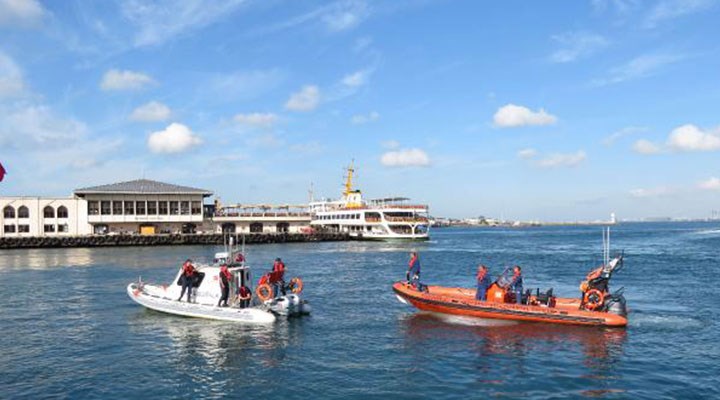 Kadıköy'de denizde bir erkeğe ait cansız beden bulundu