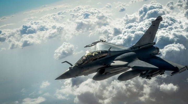 İran'da F-14 savaş uçağı görev esnasında düştü
