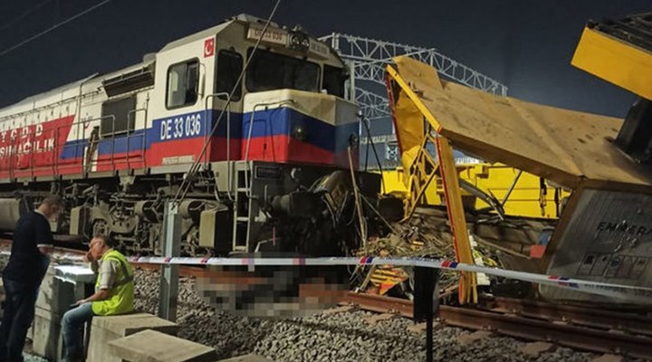 Kendiliğinden hareket eden lokomotif işçilere çarptı: 1 ölü, 2 yaralı