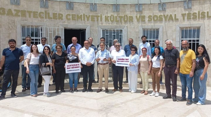 Adana'da gazetecilerden sansür yasasına tepki