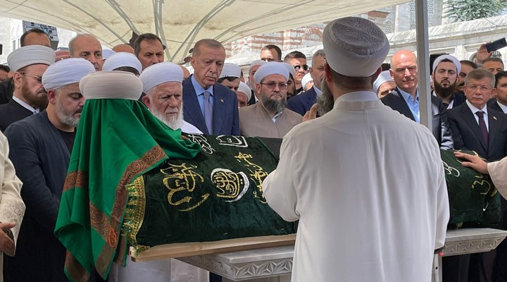 Devlet, tarikat şeyhinin cenaze töreninde: Erdoğan, ‘Bir önderimizi uğurluyoruz’ dedi
