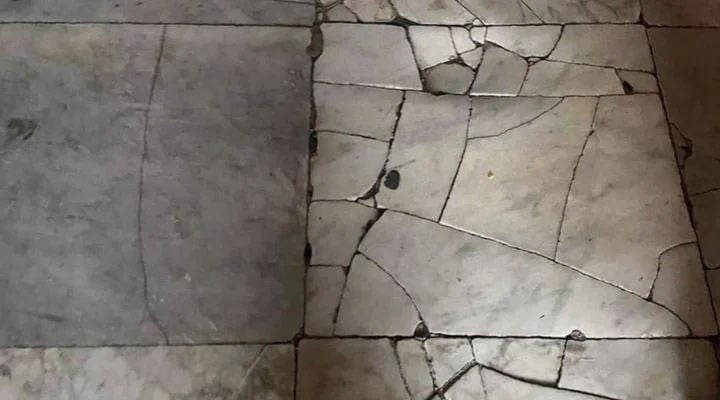 Ayasofya'da bir tahribat daha: Bu kez de mermerler kırıldı