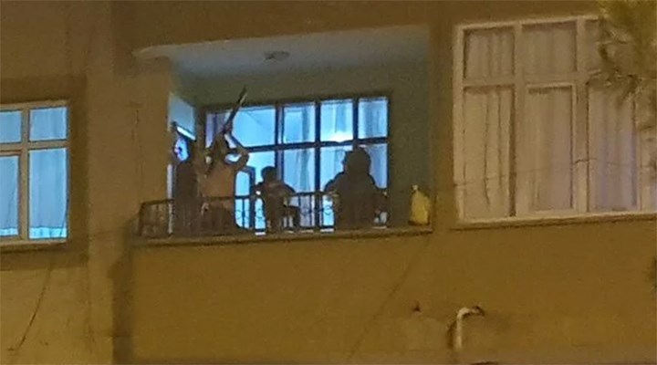 Antep'te eşi ve 2 çocuğunu silahla rehin alan erkek teslim oldu