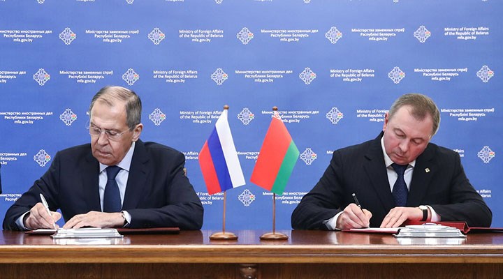 Lavrov: Demir perde iniyor, dikkat etsinler