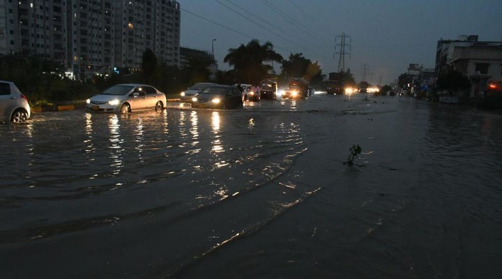 Pakistan'da sel nedeniyle ölenlerin sayısı 20'ye yükseldi