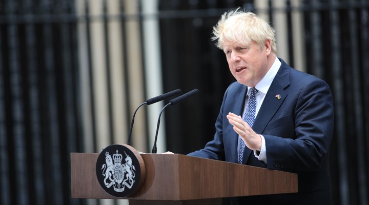 İngiltere Başbakanı Boris Johnson, parti liderliğinden istifa etti
