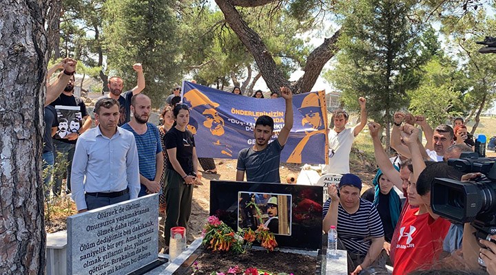 İşçi sınıfı Tahir Çetin ve Ali Faik’i mezarı başında andı