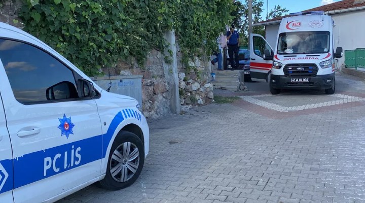 İzmit'te 63 yaşındaki bir kadın evinin salonunda ölü bulundu