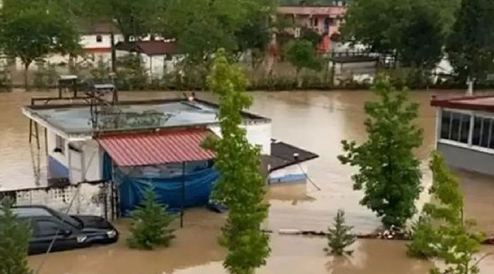 Ordu'da sel: 2 iş yeri ve 10 evi su bastı
