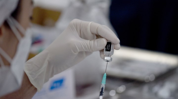 Bilim Kurulu Üyesi Şener: Yeni varyantlara karşı geliştirilecek aşıyı beklemek akılcı değil