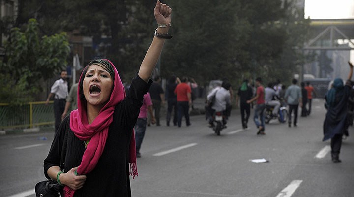 Kadınlar gerici baskılara karşı isyanda: Rejimler farklı mücadeleler benzer
