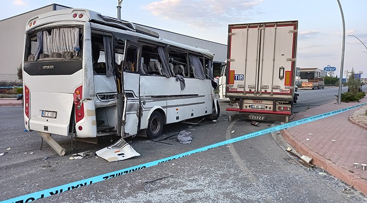 Konya'da işçi servisi ile tır çarpıştı: 1 ölü, 25 yaralı