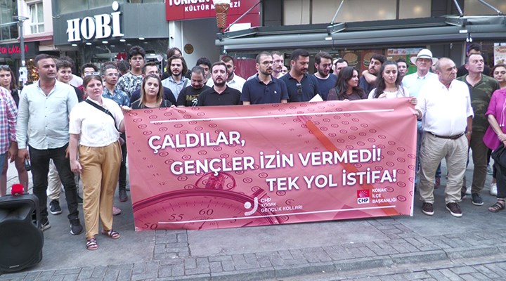 CHP'den İzmir'de KPSS protestosu: Özür ile affetmeyeceğiz