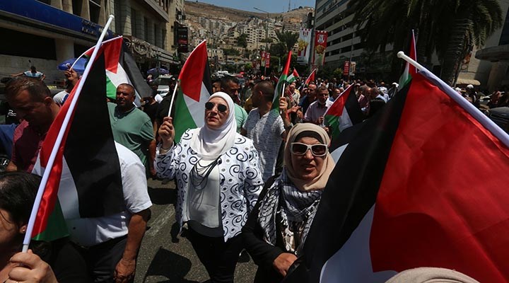 Filistinliler İsrail’e karşı ayakta