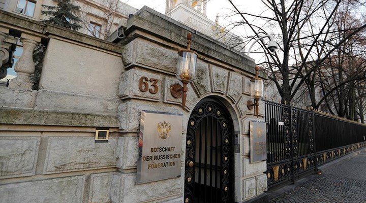 Rusya, Sovyet Savaş Mezarlığı'na yapılan saygısızlık nedeniyle Almanya'ya nota verdi