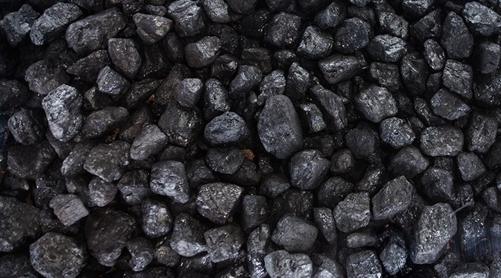Kömür bir ilçeyi tehdit ediyor