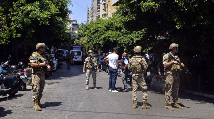 Lübnan'da silahlı kişi 'hesabındaki parayı çekemediği' gerekçesiyle çalışanları rehin aldı