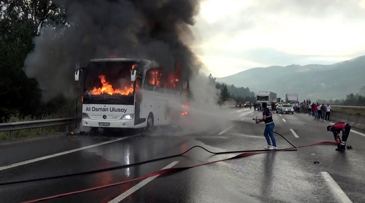 Bolu'da yolcu otobüsü yandı