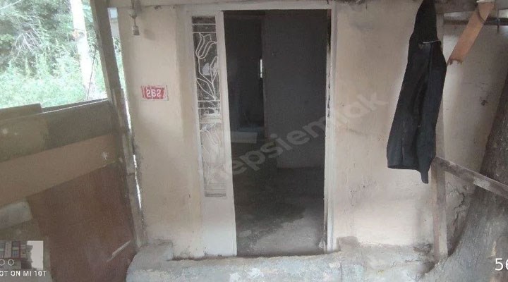 İstanbul'da yıkık-dökük bir ev, 2 bin 250 liraya ilana koyuldu: Bekara da verilmiyor