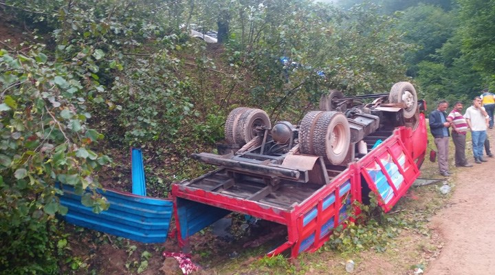 Ordu'da fındık işçilerini taşıyan kamyonet devrildi: 13 kişi yaralandı