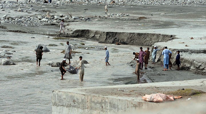 Pakistan'da felaket: Muson yağmurları nedeniyle 1136 kişi hayatını kaybetti