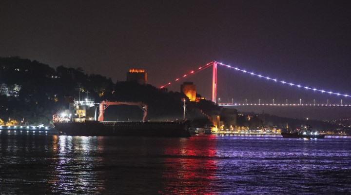 İstanbul'dan Ukrayna'ya giden kargo gemisi arıza yaptı