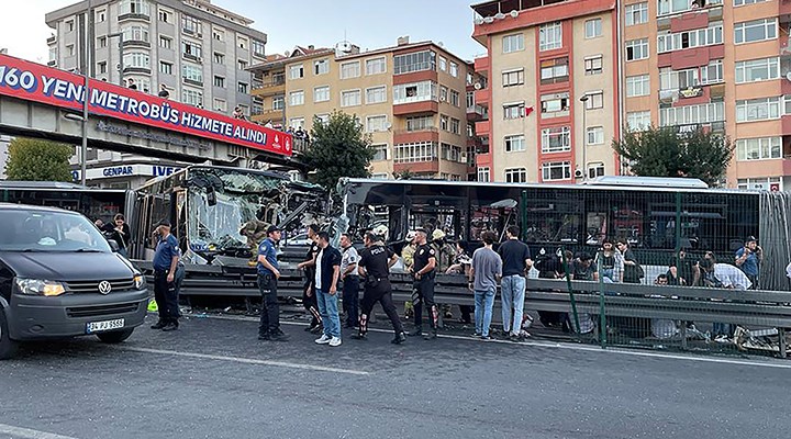 Avcılar'da iki metrobüs çarpıştı: 85 yaralı
