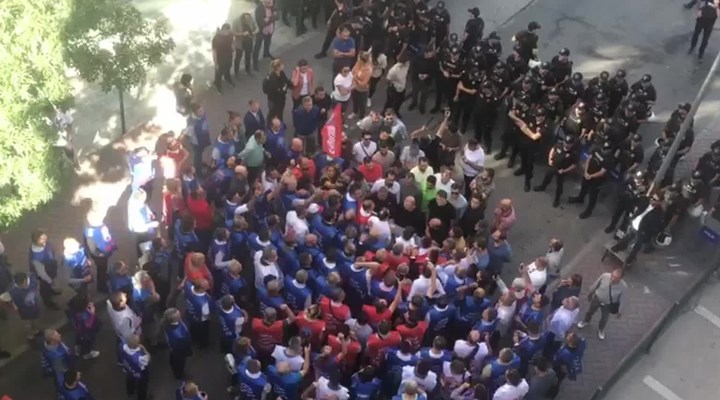 MEB'e yürümek isteyen öğretmenlere polis engeli